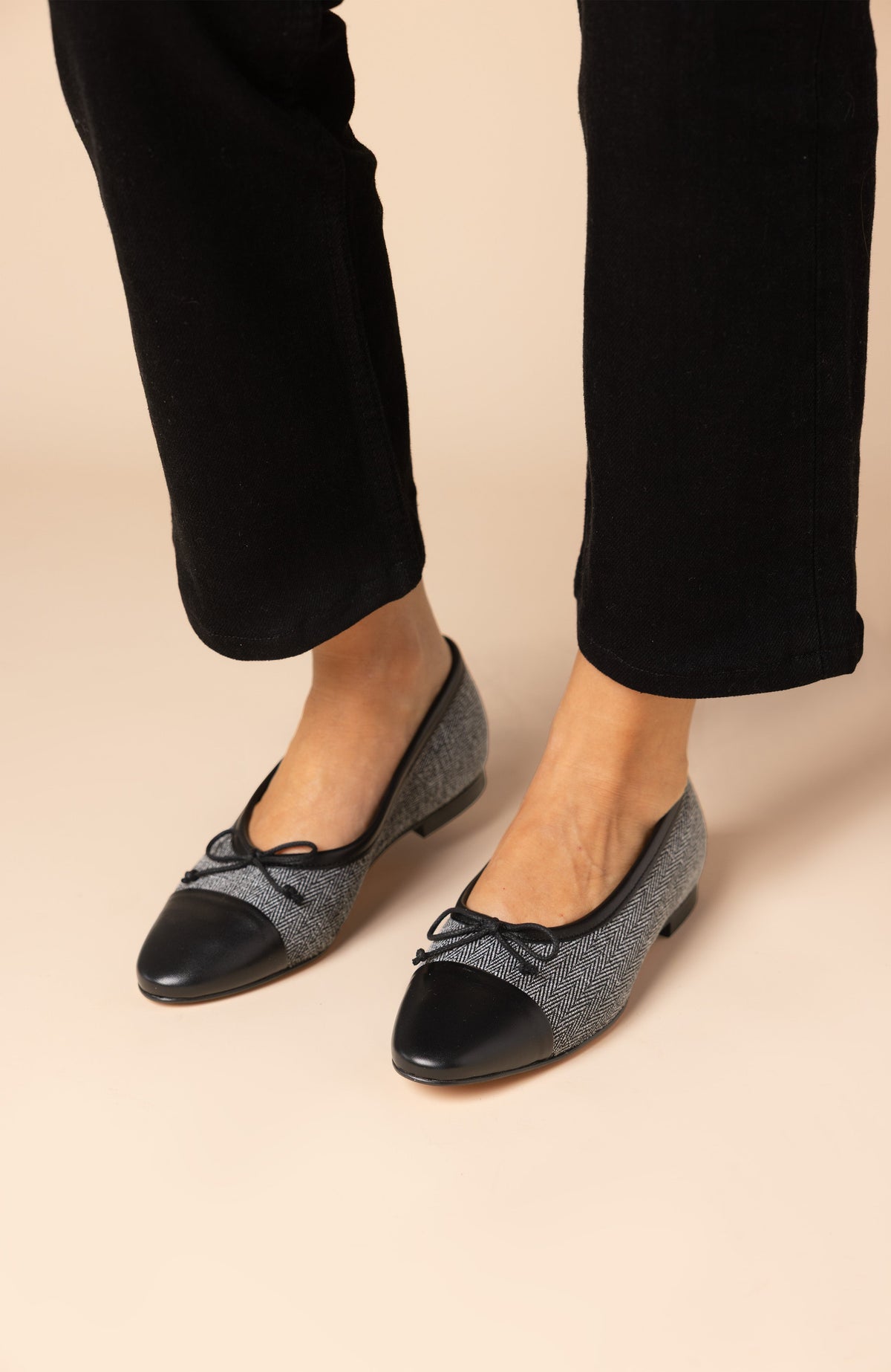 Menina Step Amelie Tweed shoes, handmade in Spain, featuring a stylish tweed fabric and classic footwear design.