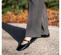Handmade Greta Black women's shoe by Menina Step, featuring sleek design and craftsmanship in Spain.