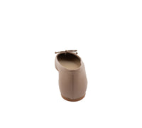 Handmade Menina Step Belle Taupe Leather bag with textured leather and elegant design, made in Spain.