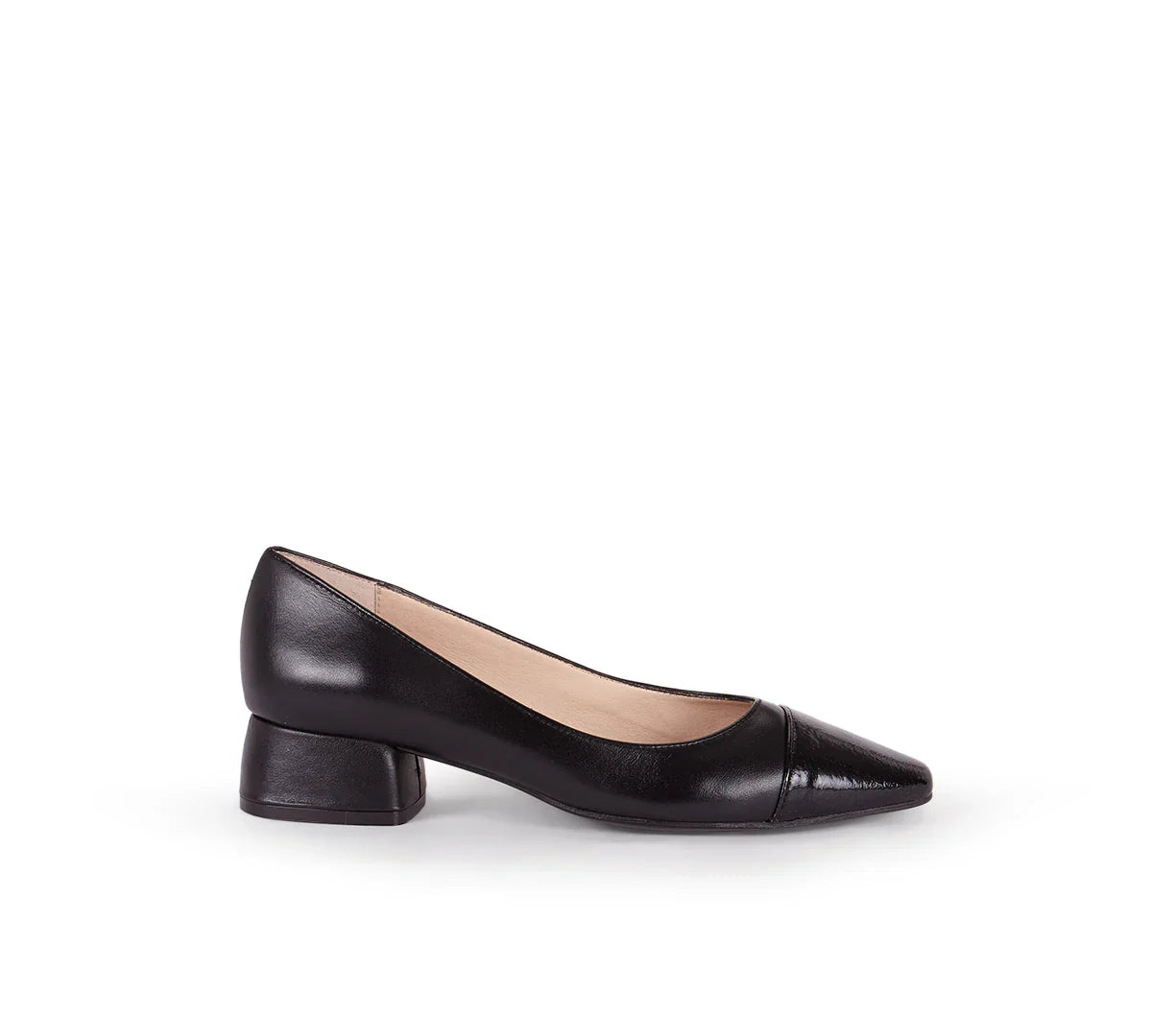 Handmade black leather Berta shoes by Menina Step, featuring a sleek winter design and detailed craftsmanship from Spain.