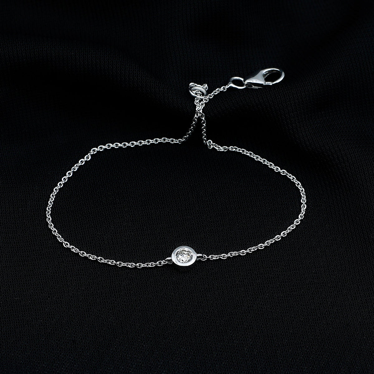 Rosec Jewels Certified diamond chain bracelet in bezel setting, close-up of sparkling diamond links on elegant jewelry bracelet.