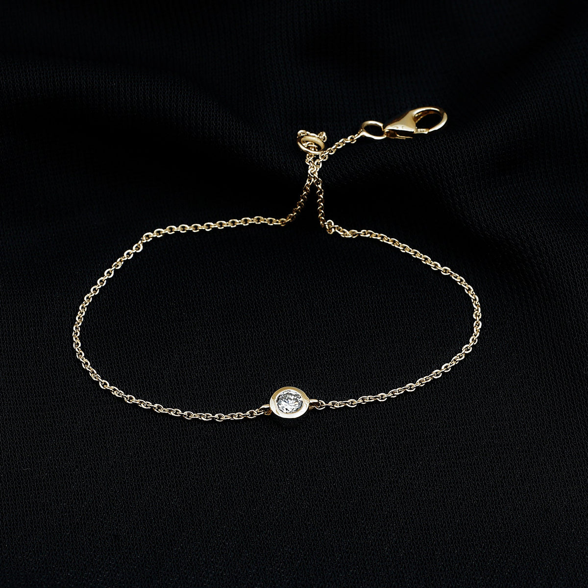 Rosec Jewels certified diamond chain bracelet with bezel setting, featuring sparkling diamonds and a sleek, elegant design.