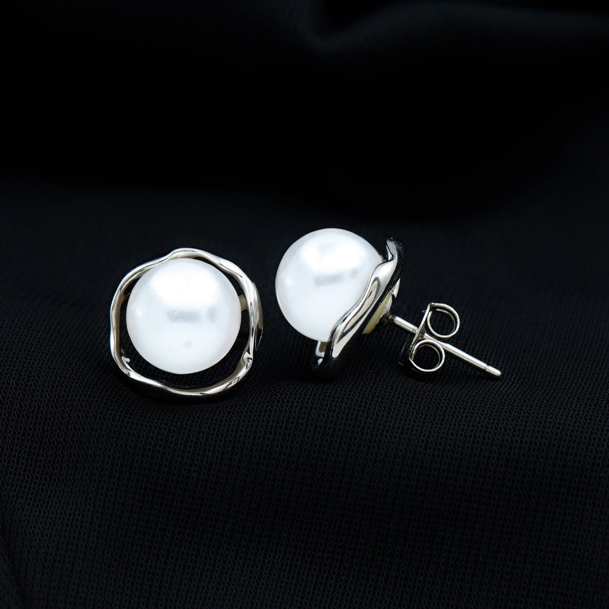 Natural 16 Carat Cultured Pearl Stud Earrings in Silver