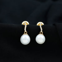 14 Carat Freshwater Pearl Drop Earrings with Diamond