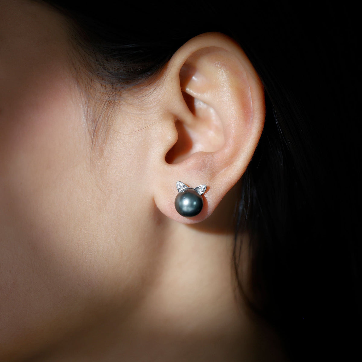 Natural black pearl Hello Kitty earrings by Rosec Jewels featuring a cute Hello Kitty design and a certificate of authenticity.