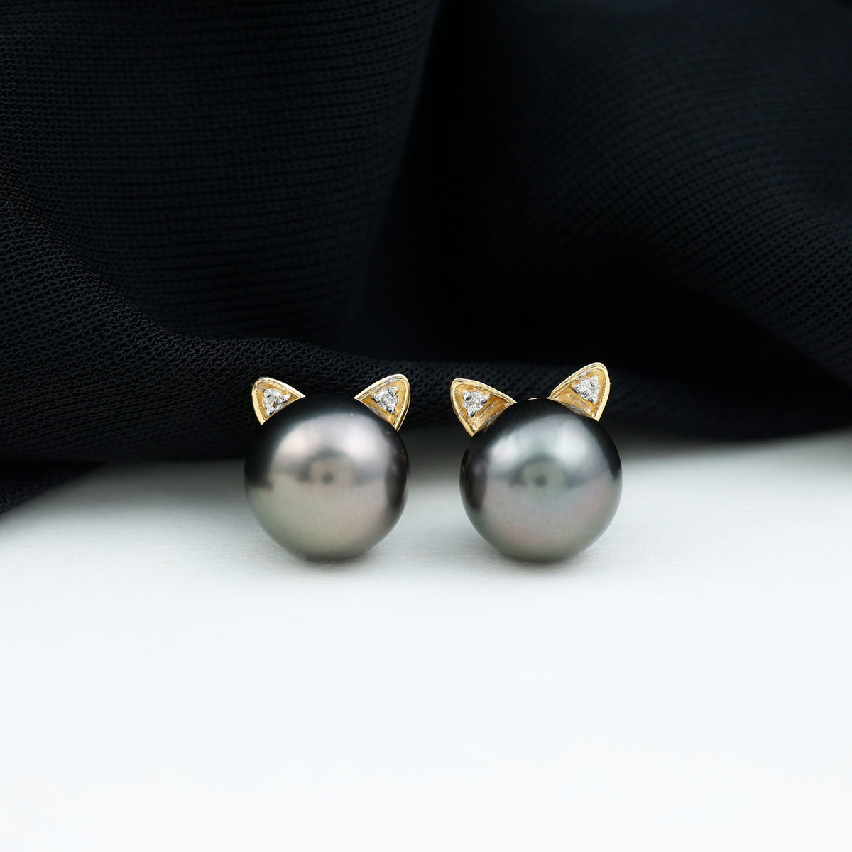 Natural black pearl Hello Kitty earrings by Rosec Jewels, featuring a cute Hello Kitty design with a certificate of authenticity.