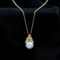 Freshwater Pearl Solitaire Pendant with Leaf