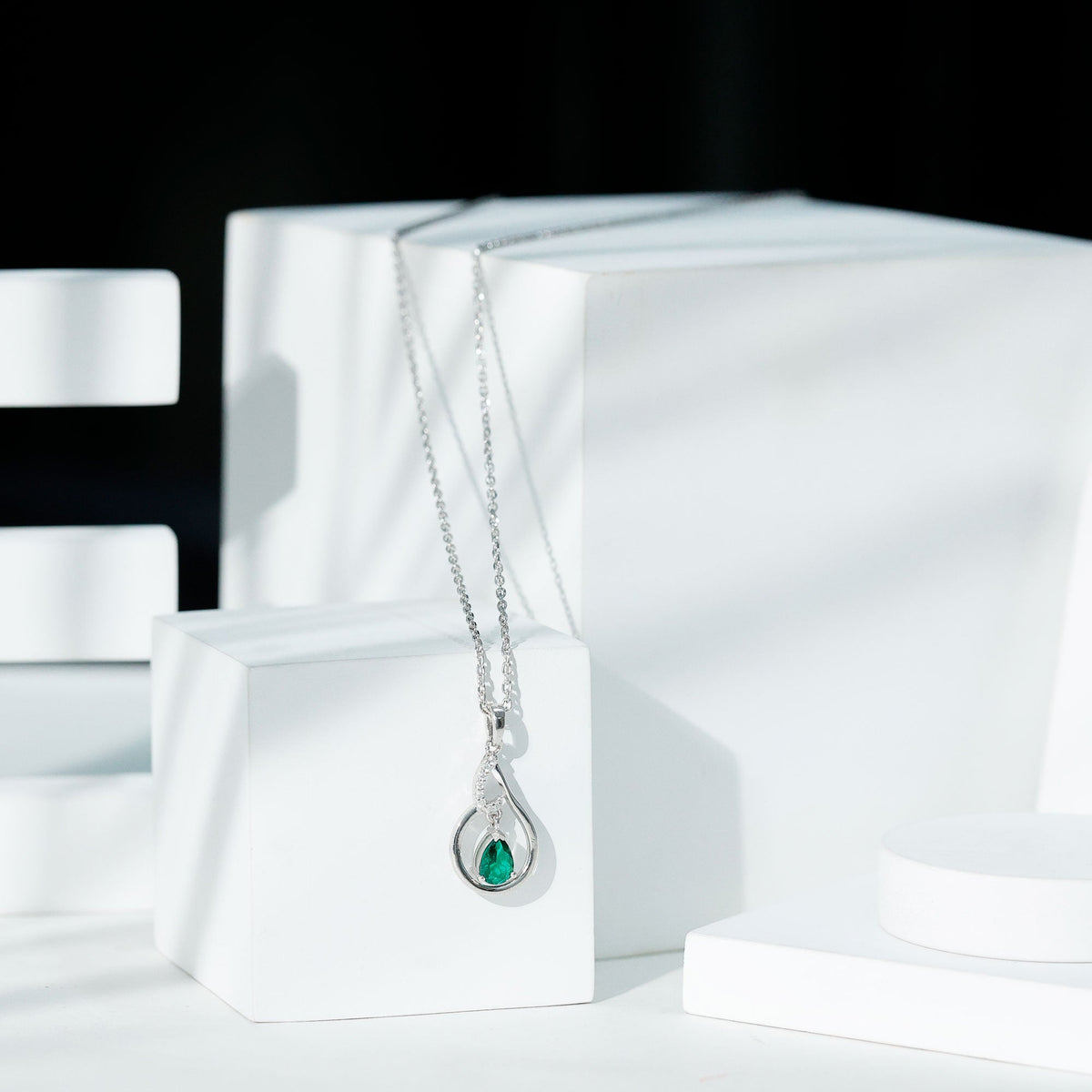 Certified 0.7 Carat Lab Grown Emerald Teardrop Necklace with Chain