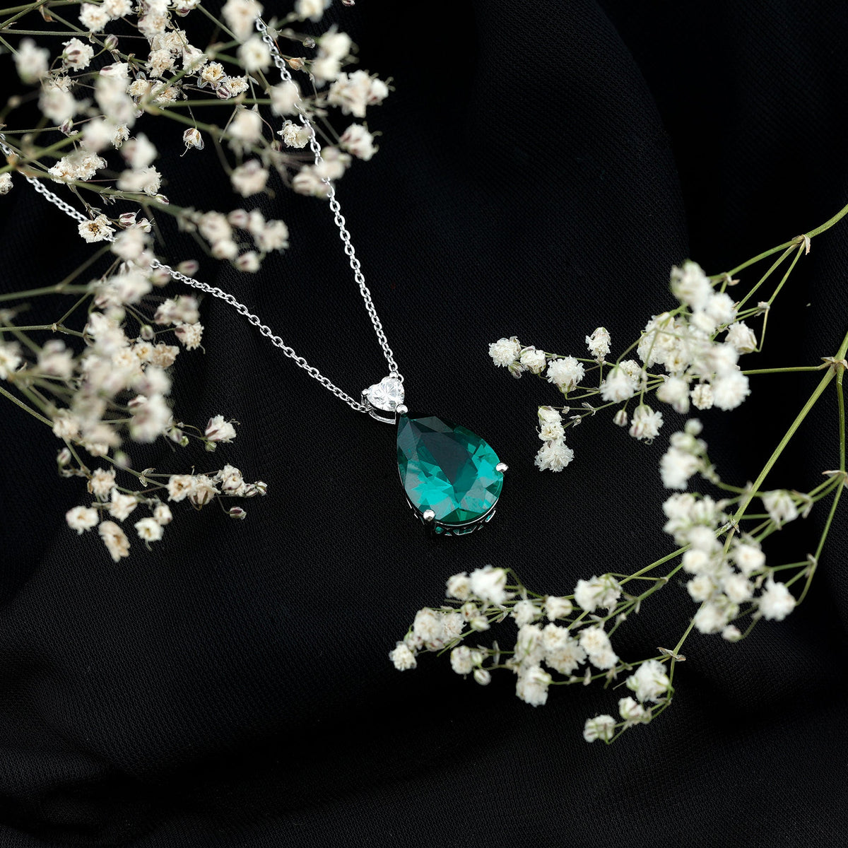 Lab grown emerald pendant necklace with chain, 9 carats, elegant statement jewelry by Rosec Jewels.