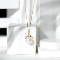 11 Carat White Pearl Solitaire Necklace with Diamond