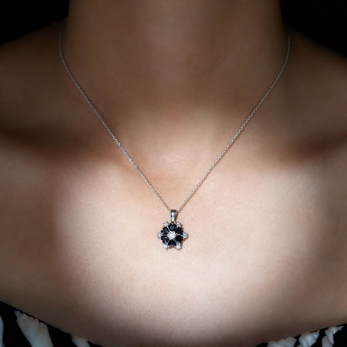 Natural Heart Shape Black Onyx Flower Pendant Necklace With Chain