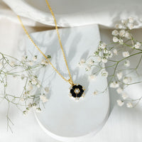 Natural Heart Shape Black Onyx Flower Pendant Necklace With Chain