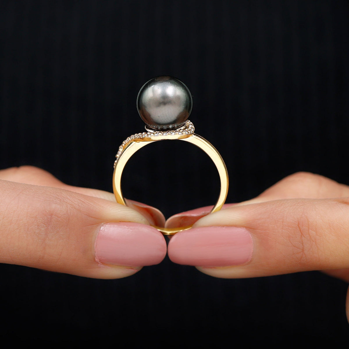 8-carat Tahitian pearl solitaire engagement ring with diamond, featuring a Rosec Jewels band and elegant design.