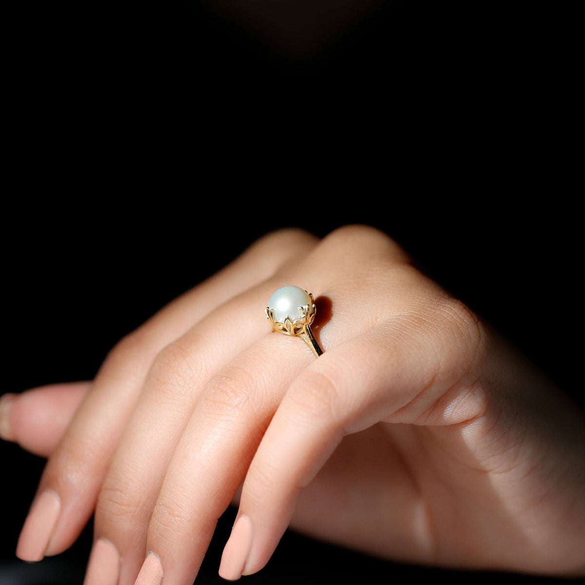 Cultured 7.4 carat freshwater pearl solitaire engagement ring from Rosec Jewels, featuring a single elegant pearl on a gold band.