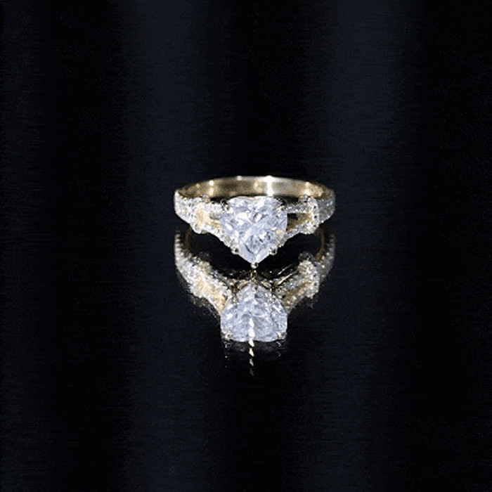 8 mm Lab Grown Diamond Heart Shape Engagement Ring