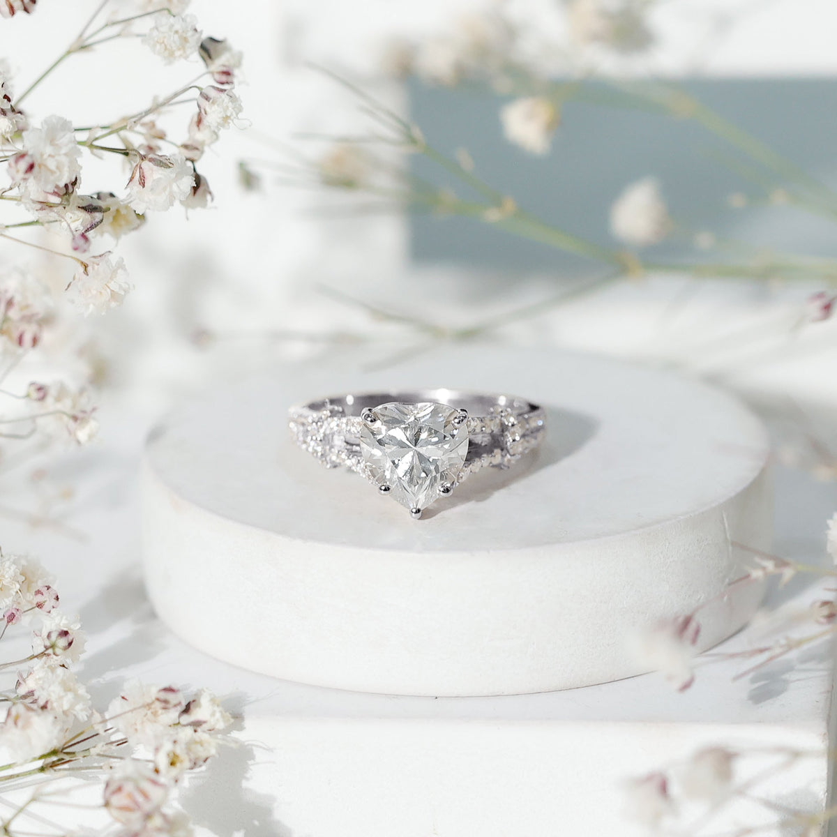 8 mm Lab Grown Diamond Heart Shape Engagement Ring