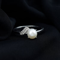 Rosec Jewels cultured 3-carat freshwater pearl solitaire engagement ring with a diamond, showcasing a elegant ring design.