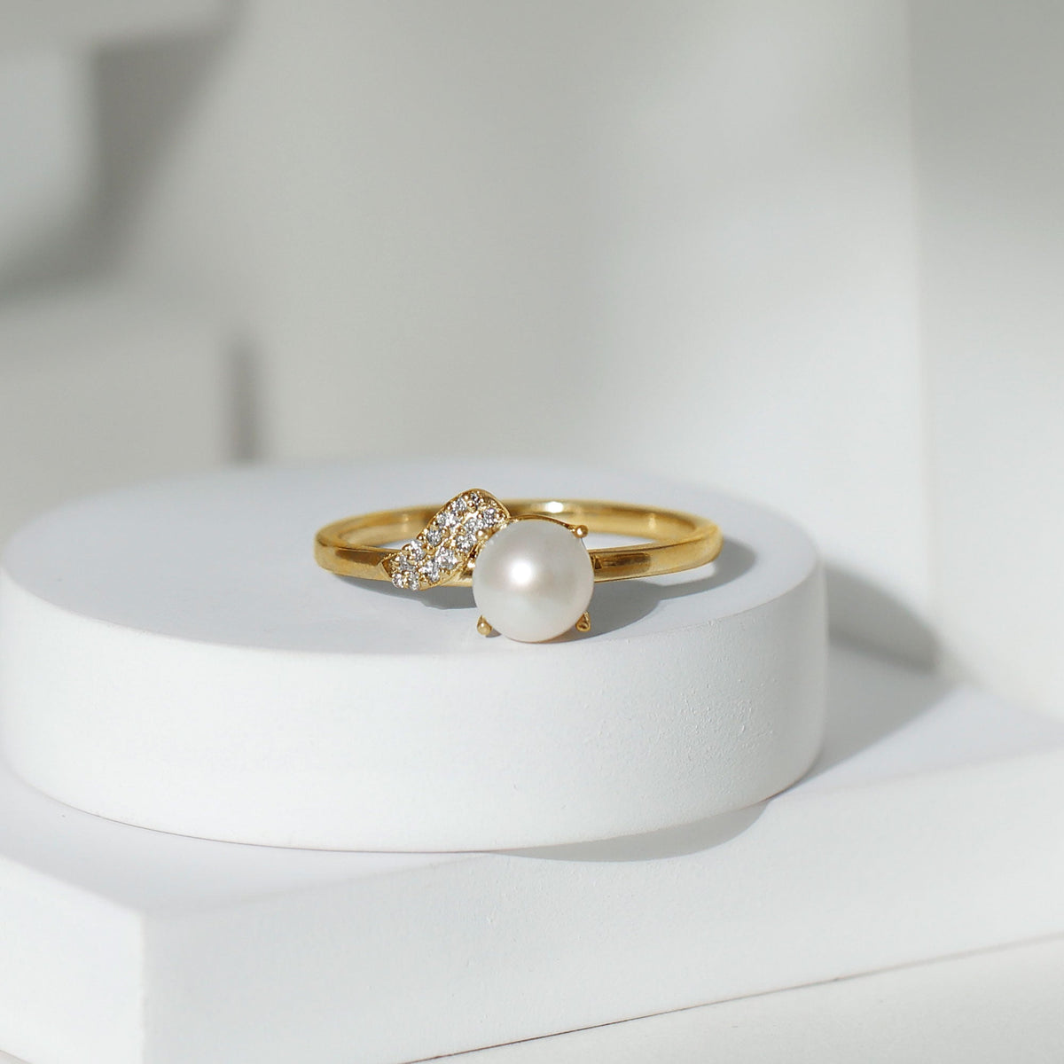 Rosec Jewels cultured 3 carat freshwater pearl solitaire engagement ring with a diamond, showcasing the elegant ring design.