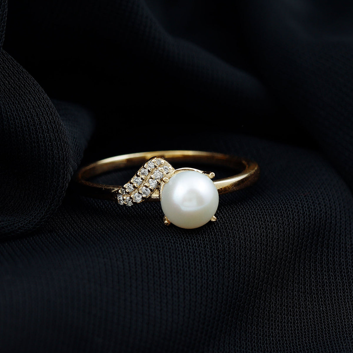 Rosec Jewels cultured 3 carat freshwater pearl solitaire engagement ring with diamond, featuring a classic gold band.