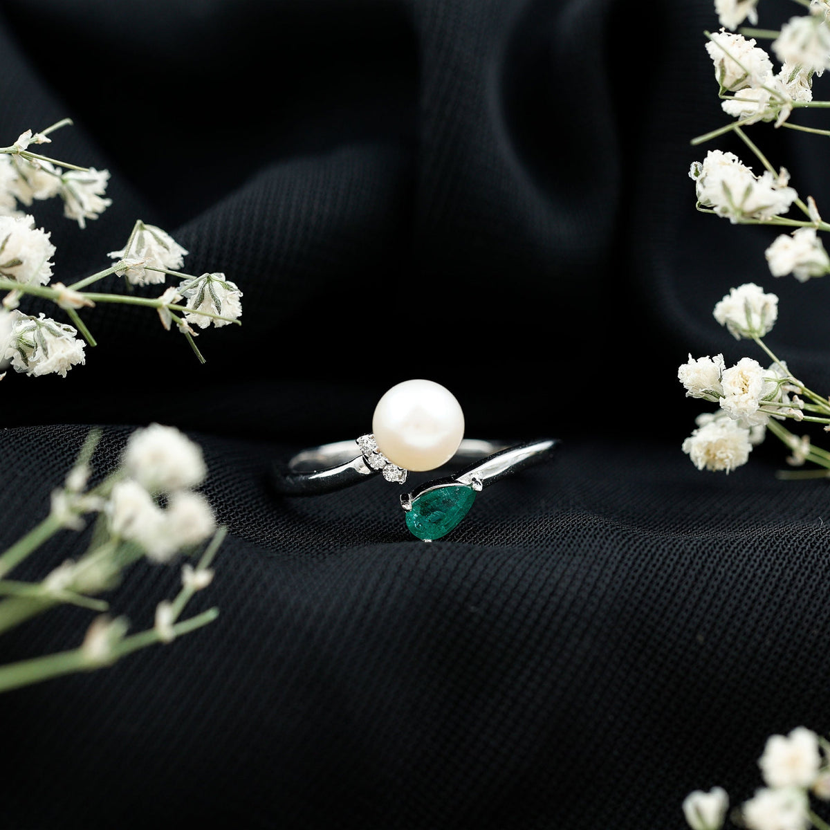 Cultured freshwater pearl and emerald Toi Et Moi promise ring by Rosec Jewels, featuring elegant pearls and vibrant green emeralds.