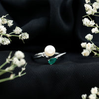 Cultured freshwater pearl and emerald Toi Et Moi promise ring by Rosec Jewels, featuring elegant pearls and vibrant green emeralds.