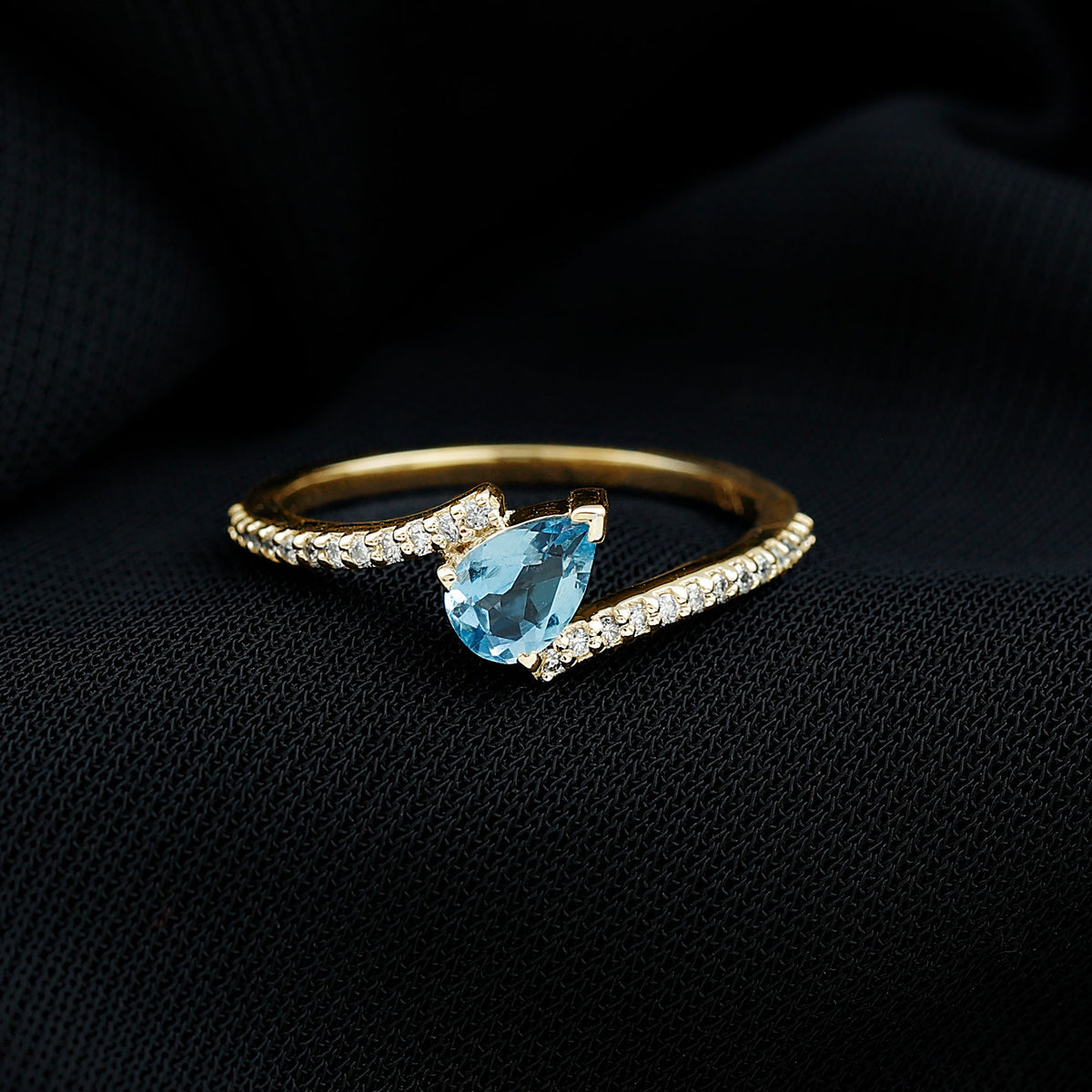 Rosec Jewels aquamarine and diamond promise ring with bypass shank, featuring a central aquamarine stone and sparkling diamonds.