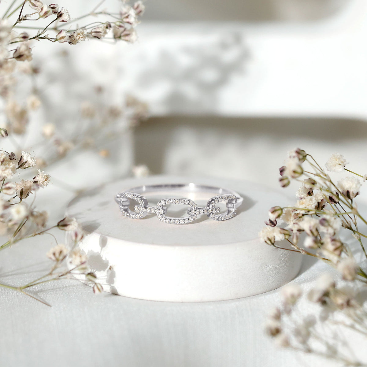 Minimal Cubic Zirconia Chain Link Ring