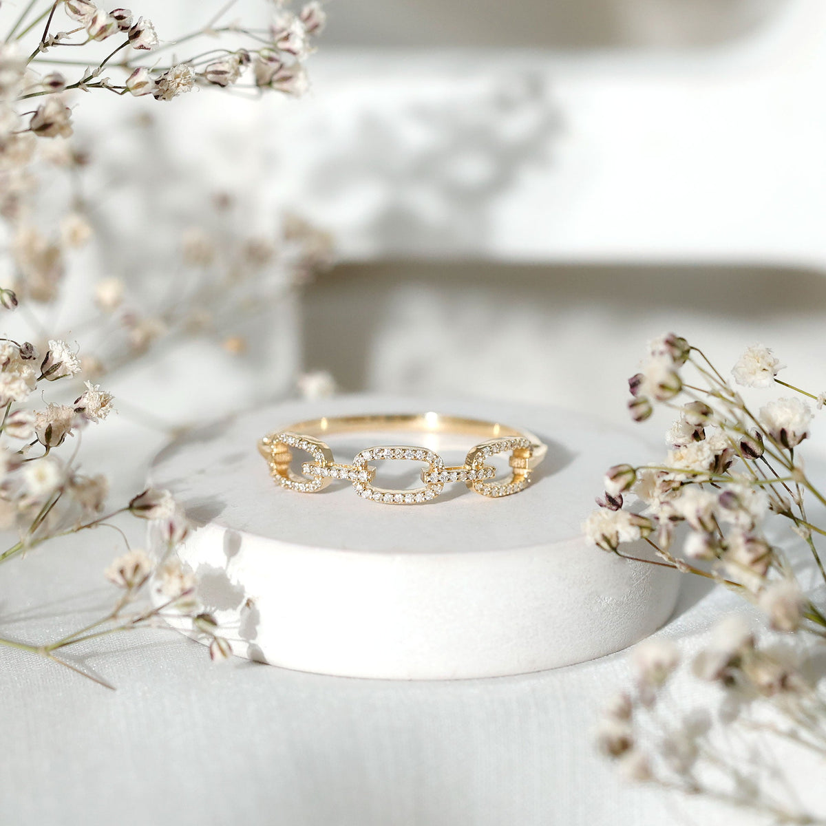 Minimal Cubic Zirconia Chain Link Ring
