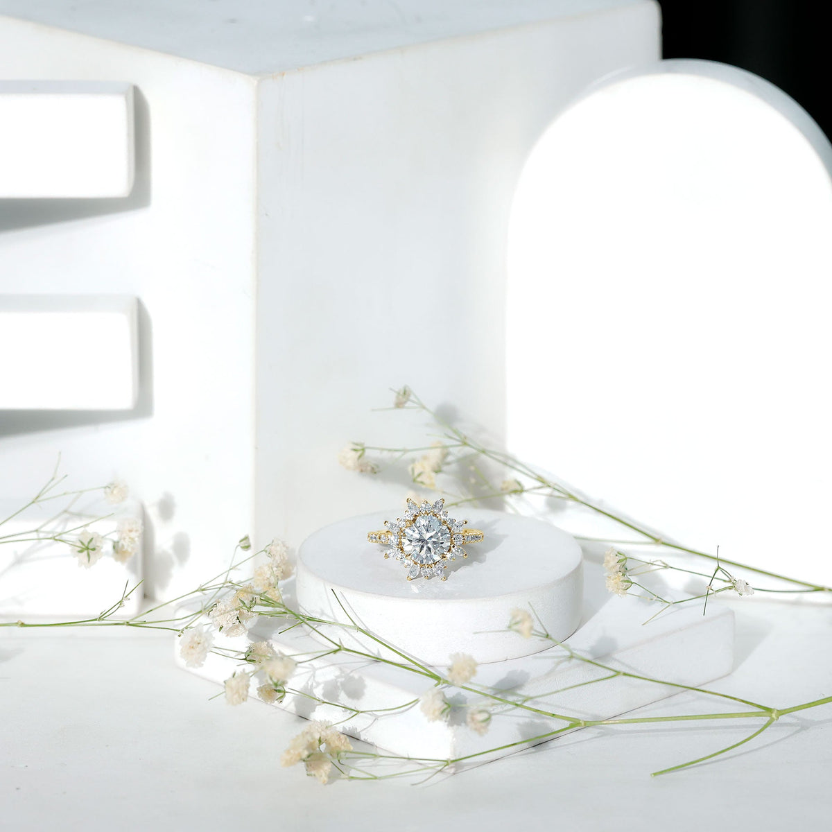 2 Carat Round Zircon Floral Halo Statement Ring