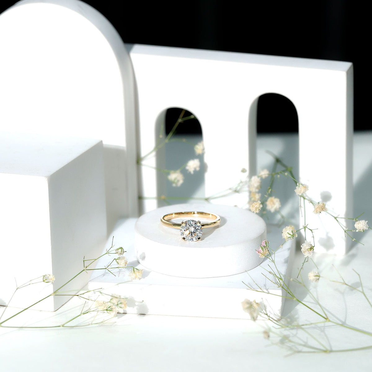2 CT Simple Round Zircon Solitaire Ring in Peg Head Setting