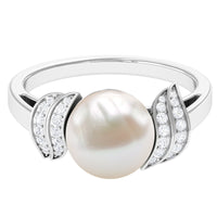 Elegant Freshwater Pearl Solitaire Ring with Diamond Accent