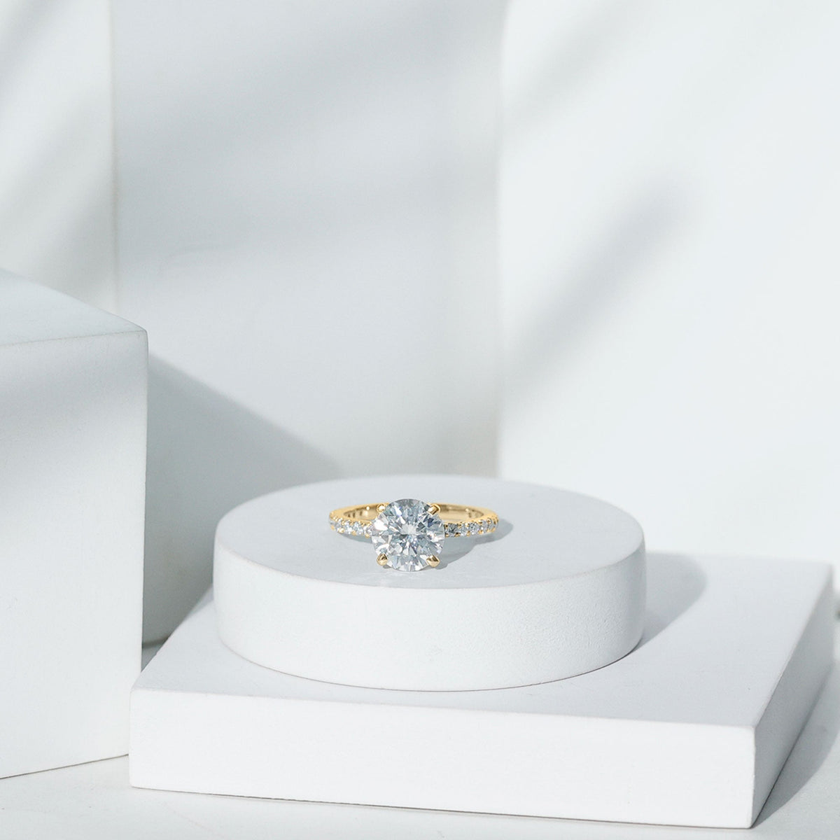 Peg Head Set Moissanite Solitaire Engagement Ring