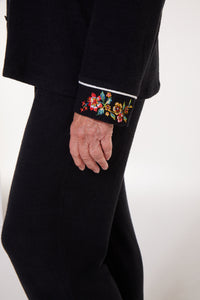 WeloWela Wela Pajama Magnetic Shirt for women in black, featuring a close-up of the magnetic front closure and fabric details.