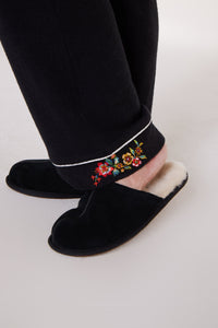 Women’s WeloWela Wela Pajama Adaptable Pant in black, featuring a comfortable fit and stylish design, shown in close-up detail.