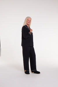 WeloWela Wela Pajama Magnetic Shirt for women in black, front view showing soft fabric and magnetic closures.