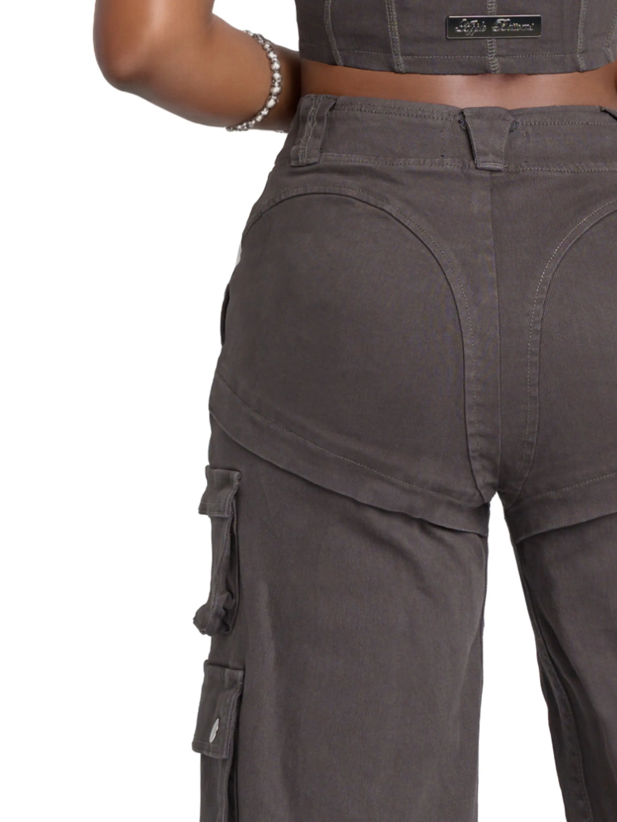 Apple Bottom Jeans low-rise twill cargo pants, stylish casual bottoms with multiple pockets and a relaxed fit.