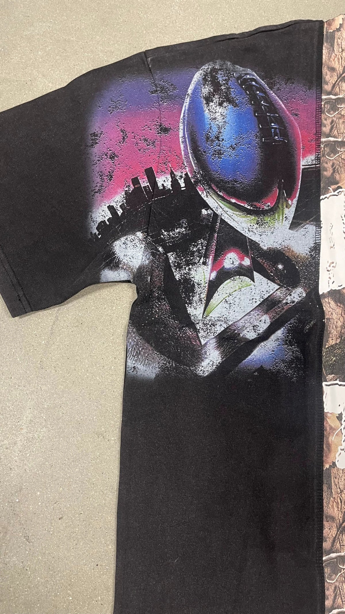 ArnukiClothing cropped streetwear T-shirt with oversized fit, cotton fabric, 350GSM, featuring a DTG printed design.