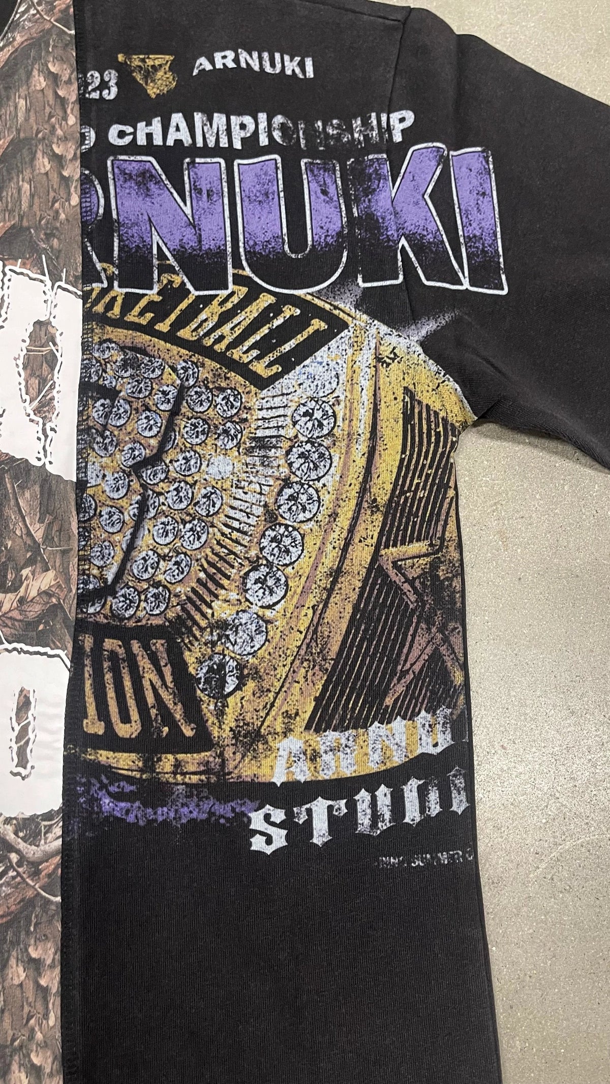 ArnukiClothing oversized cropped streetwear T-shirt with cotton fabric and DTG print, featuring a boxy fit and casual style.