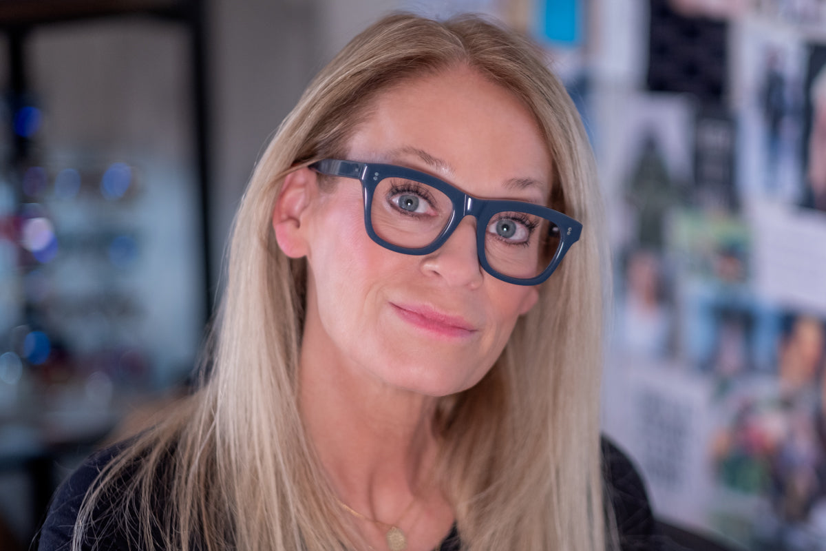Benny's Eyewear green Vark reading glasses with 1.00 magnification, stylish and lightweight for comfortable vision correction.