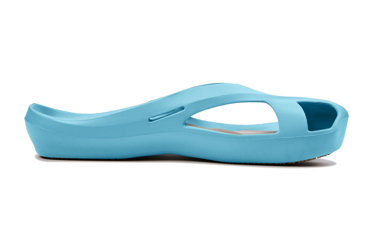 Sky blue CCILU women’s stepping stones sandals with a comfortable sandal design and casual style.