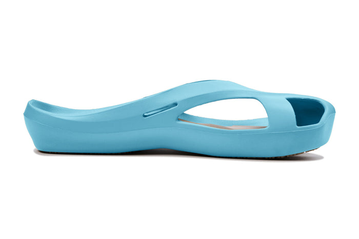 Sky blue CCILU women’s stepping stones sandals with a comfortable sandal design and casual style.