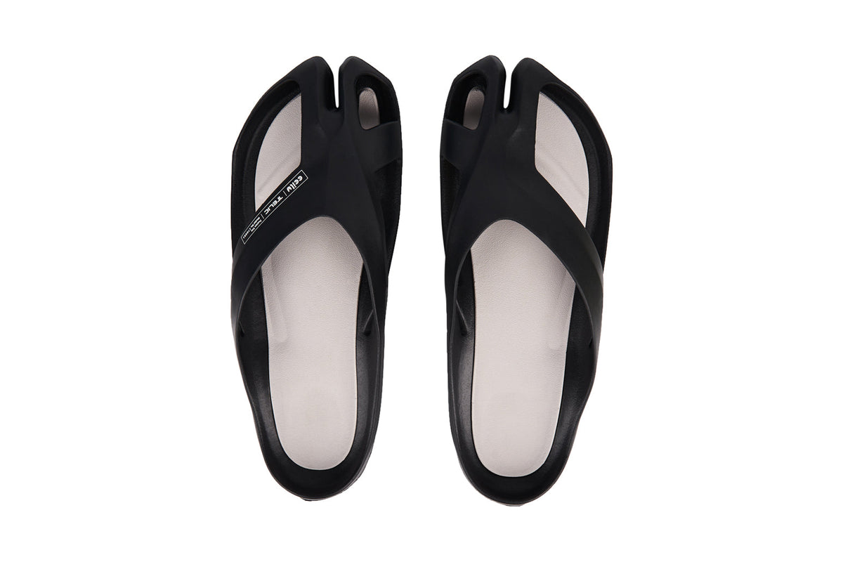 CCILU women’s Stepping Stones Caring sandals in charcoal black, featuring comfortable sandal design with open-toe style.