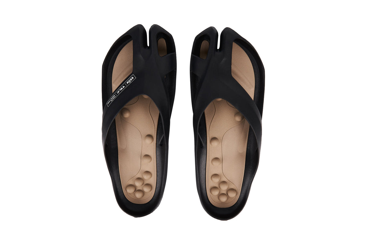 CCILU women's stepping stones caring sandals in charcoal black with a comfortable sandal design, size 8.