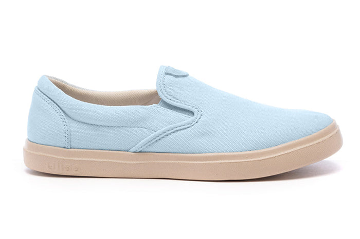 Women's XPRESOLE Cody sneakers by CCILU in black with white soles, featuring a sleek low-top design and comfortable fit.