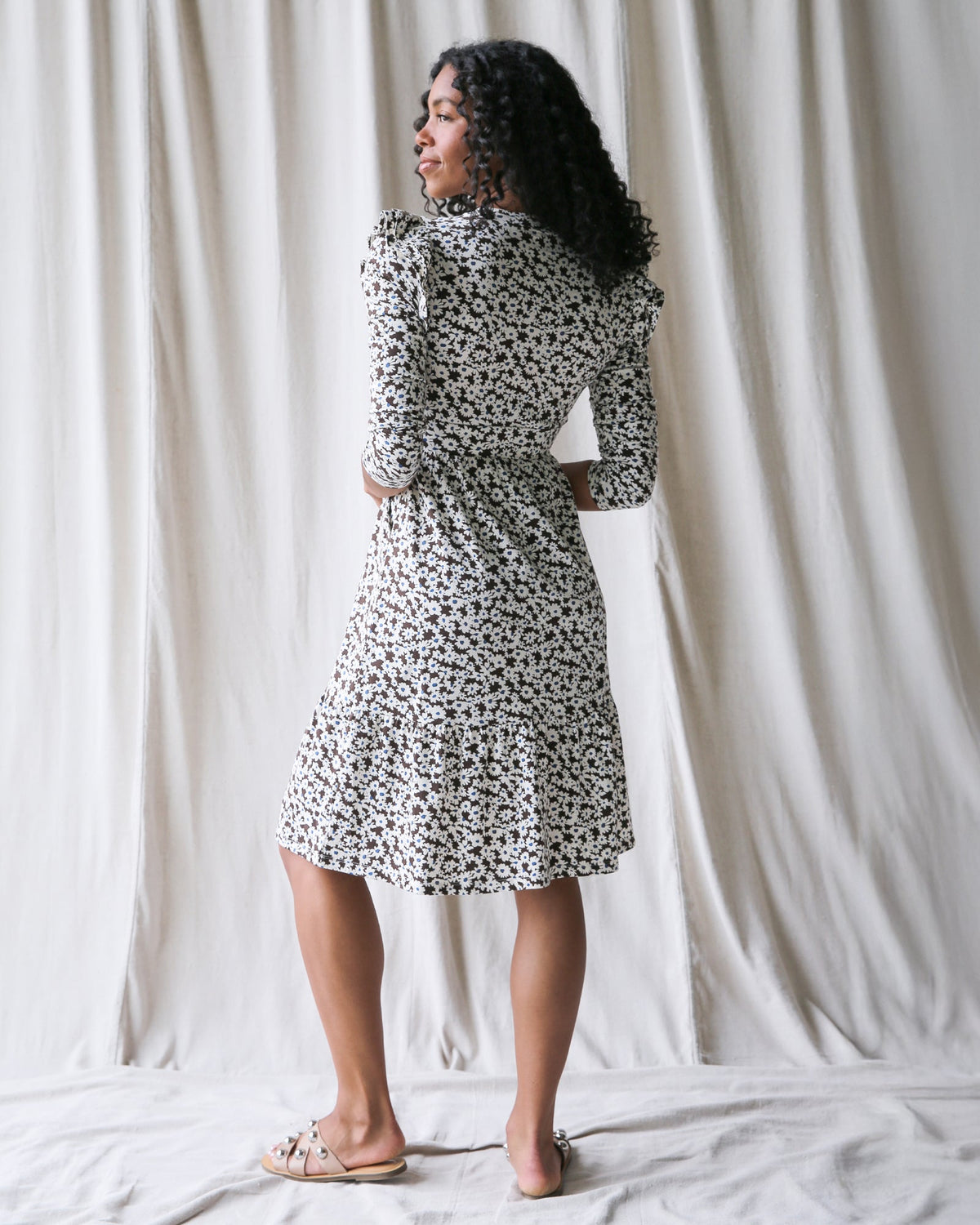 Downeast New Romance Dress in XS with pretty petal pattern, featuring a flowy dress design and soft fabric for a romantic look.