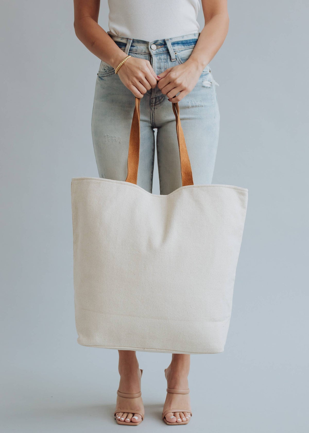 Fitkitty Culture Poolside Bliss Tote bag with large open main compartment and stylish design for casual summer outings