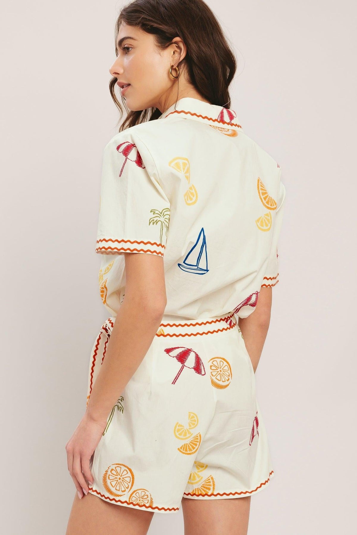 Flying Tomato Beach Day Citrus woven skort, off-white shorts with a colorful citrus print and woven fabric, perfect for summer.