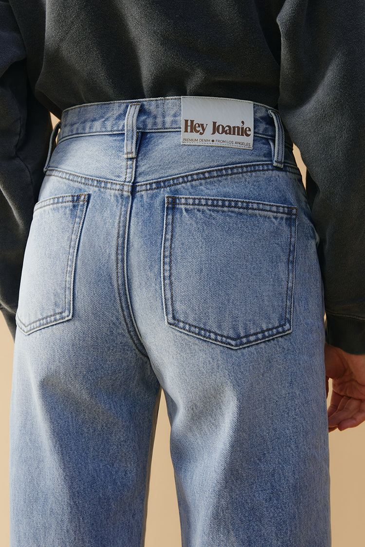 Hey Joanie High-Line Curve Ankle Jeans in denim, showcasing a fitted silhouette and classic ankle-length design.
