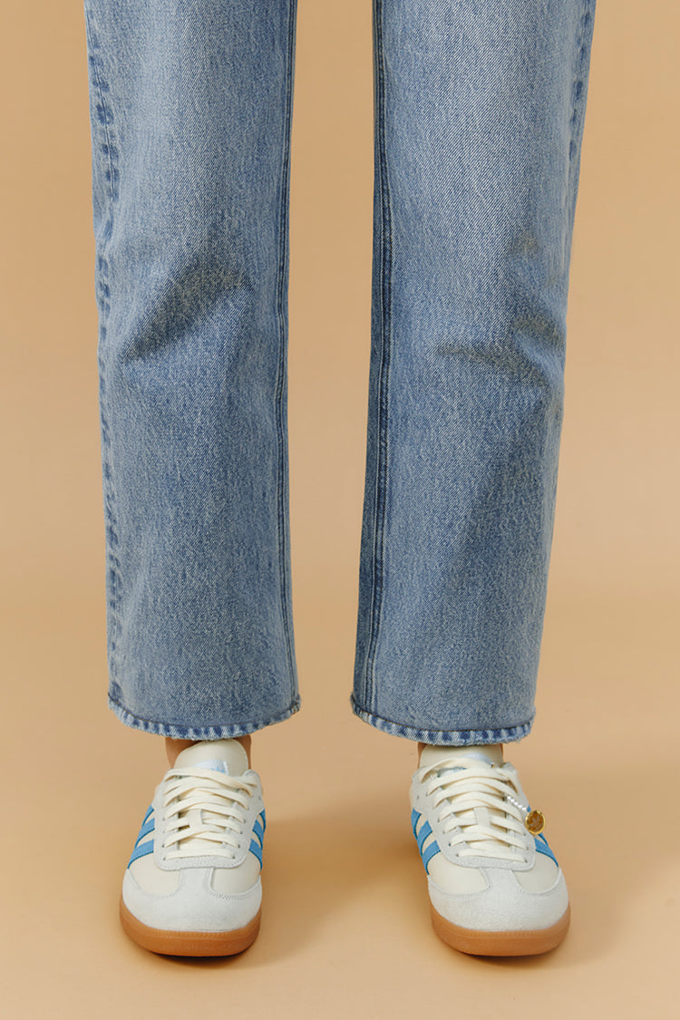 Hey Joanie Manhattan high-rise straight ankle jeans, denim with a classic fit, displayed on a model.