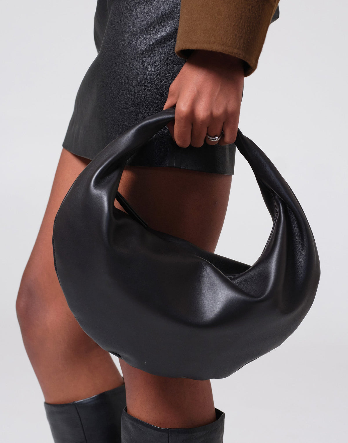 Black and silver HYER GOODS Ring Bag hobo bag with circular ring handle and sleek design, perfect for stylish everyday use.